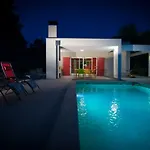 Montecolori فيلة